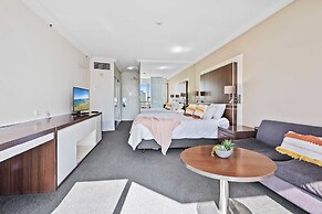 Ocean View Surfers Paradise Studio Suite