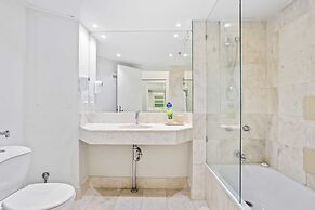 Ocean View Surfers Paradise Studio Suite