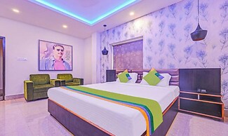 Goroomgo Effective Bollywood Hotels Bhubaneswar