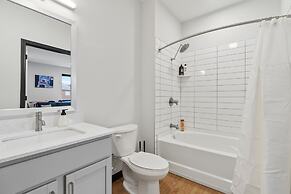 CozySuites on Mass w garage parking 19