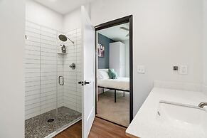 CozySuites on Mass w garage parking 19