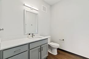 CozySuites on Mass w garage parking 19