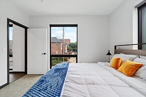 CozySuites on Mass w garage parking 19