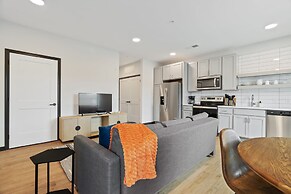 CozySuites on Mass w garage parking 19