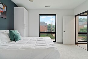 CozySuites on Mass w garage parking 19