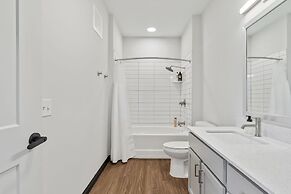 CozySuites on Mass w garage parking 20