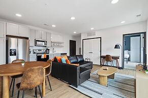 CozySuites on Mass w garage parking 20