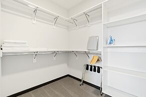 CozySuites on Mass w garage parking 20