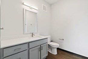 CozySuites on Mass w garage parking 20