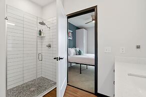 CozySuites on Mass w garage parking 20