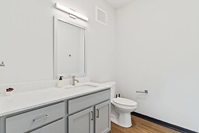 CozySuites on Mass w garage parking 21