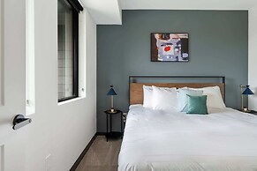 CozySuites on Mass w garage parking 21