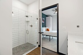 CozySuites on Mass w garage parking 21