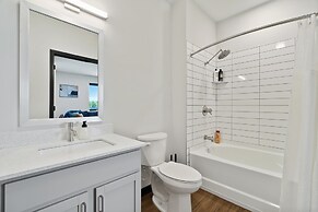 CozySuites on Mass w garage parking 21