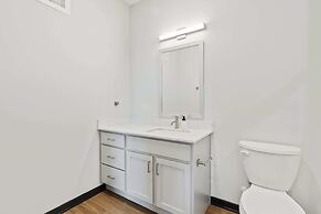 CozySuites on Mass w garage parking 21