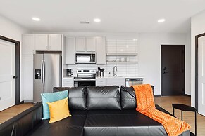 CozySuites on Mass w garage parking 21