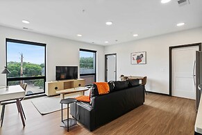 CozySuites on Mass w garage parking 21