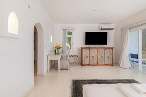 Amani Beachfront Villa by YourHost