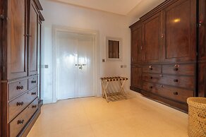 Amani Beachfront Villa by YourHost