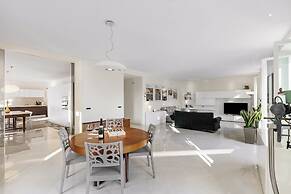 Life & View Luxury Apartment