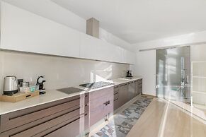 Life & View Luxury Apartment