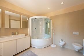 Life & View Luxury Apartment