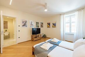 Life & View Luxury Apartment