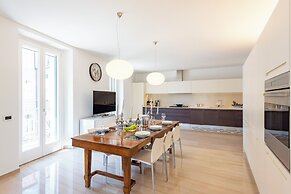 Life & View Luxury Apartment