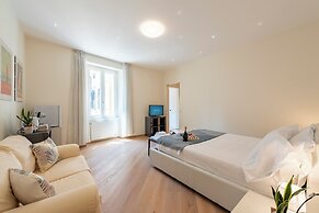 Life & View Luxury Apartment