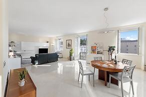 Life & View Luxury Apartment