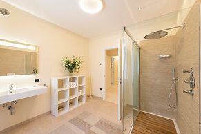 Life & View Luxury Apartment