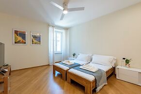 Life & View Luxury Apartment