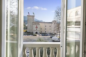 Life & View Luxury Apartment