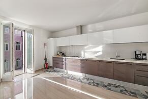 Life & View Luxury Apartment