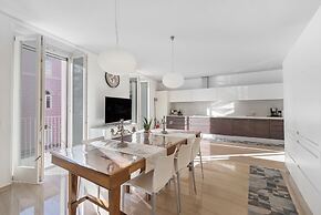 Life & View Luxury Apartment