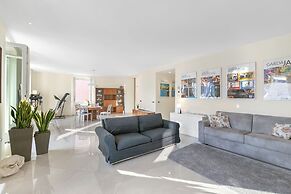 Life & View Luxury Apartment