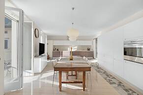 Life & View Luxury Apartment