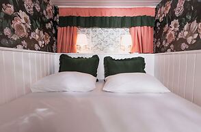 Mona Glamping Caravan Suites