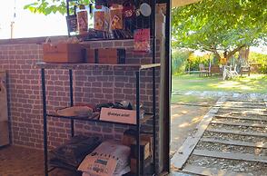 Mona Glamping Caravan Suites