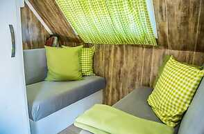 Mona Glamping Caravan Suites