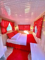 Mona Glamping Caravan Suites