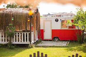 Mona Glamping Caravan Suites