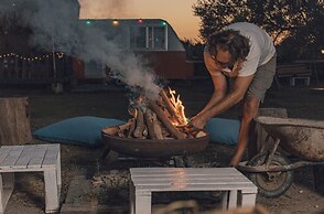 Mona Glamping Caravan Suites