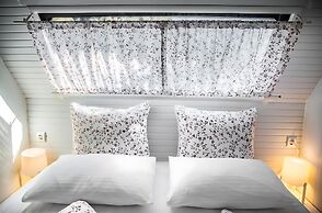 Mona Glamping Caravan Suites