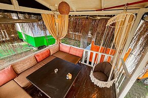 Mona Glamping Caravan Suites