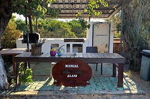 Mona Glamping Caravan Suites