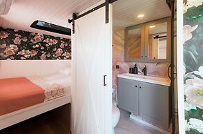 Mona Glamping Caravan Suites