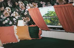 Mona Glamping Caravan Suites