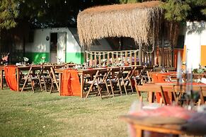 Mona Glamping Caravan Suites