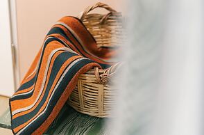 Mona Glamping Caravan Suites